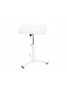Wide footrest for pedicure