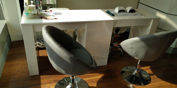 Why your nail desk should have extracting air filter system & plenty of storage space